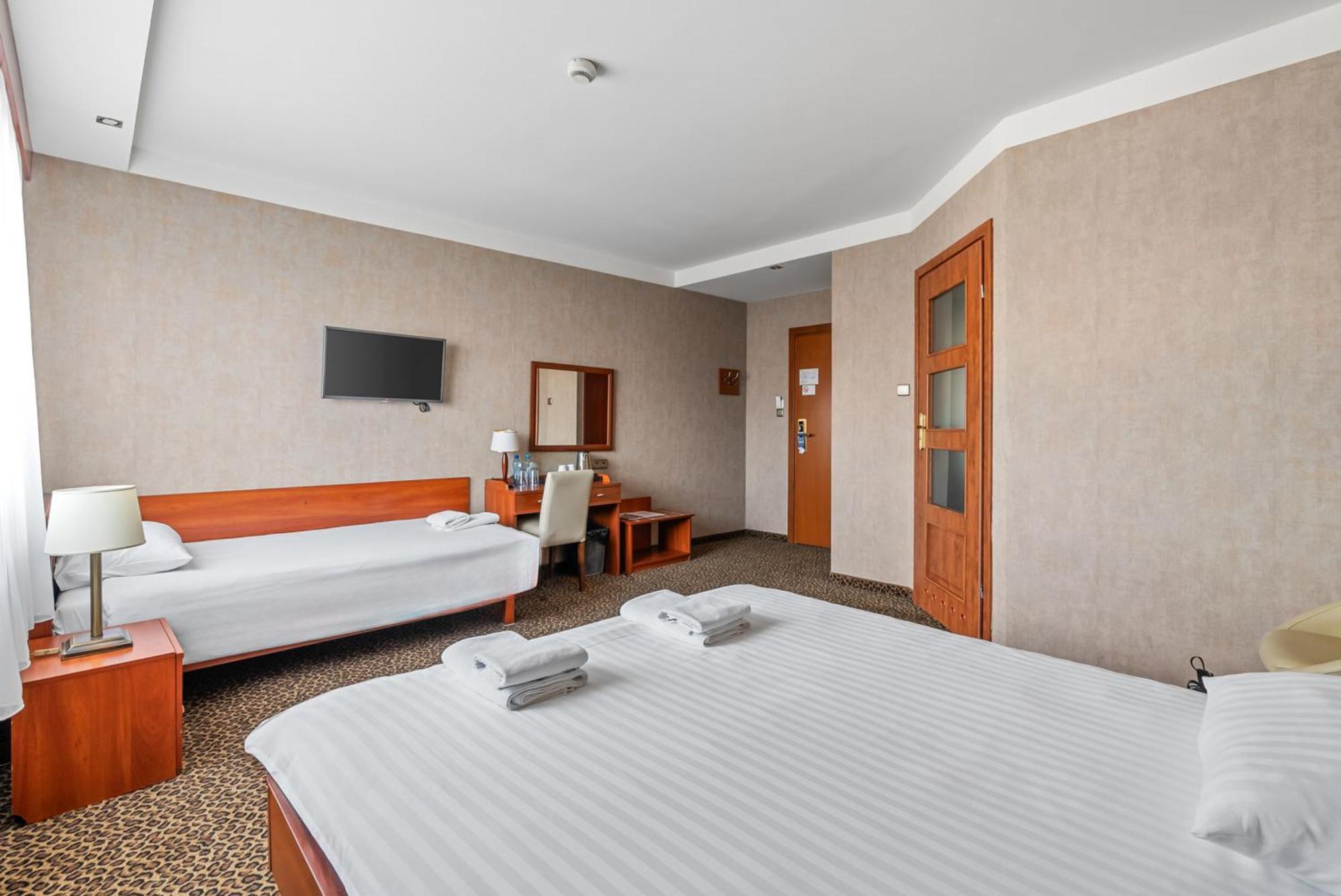 Hotel Diament Vacanza Katowice - Siemianowice Siemianowice Śląskie Eksteriør bilde
